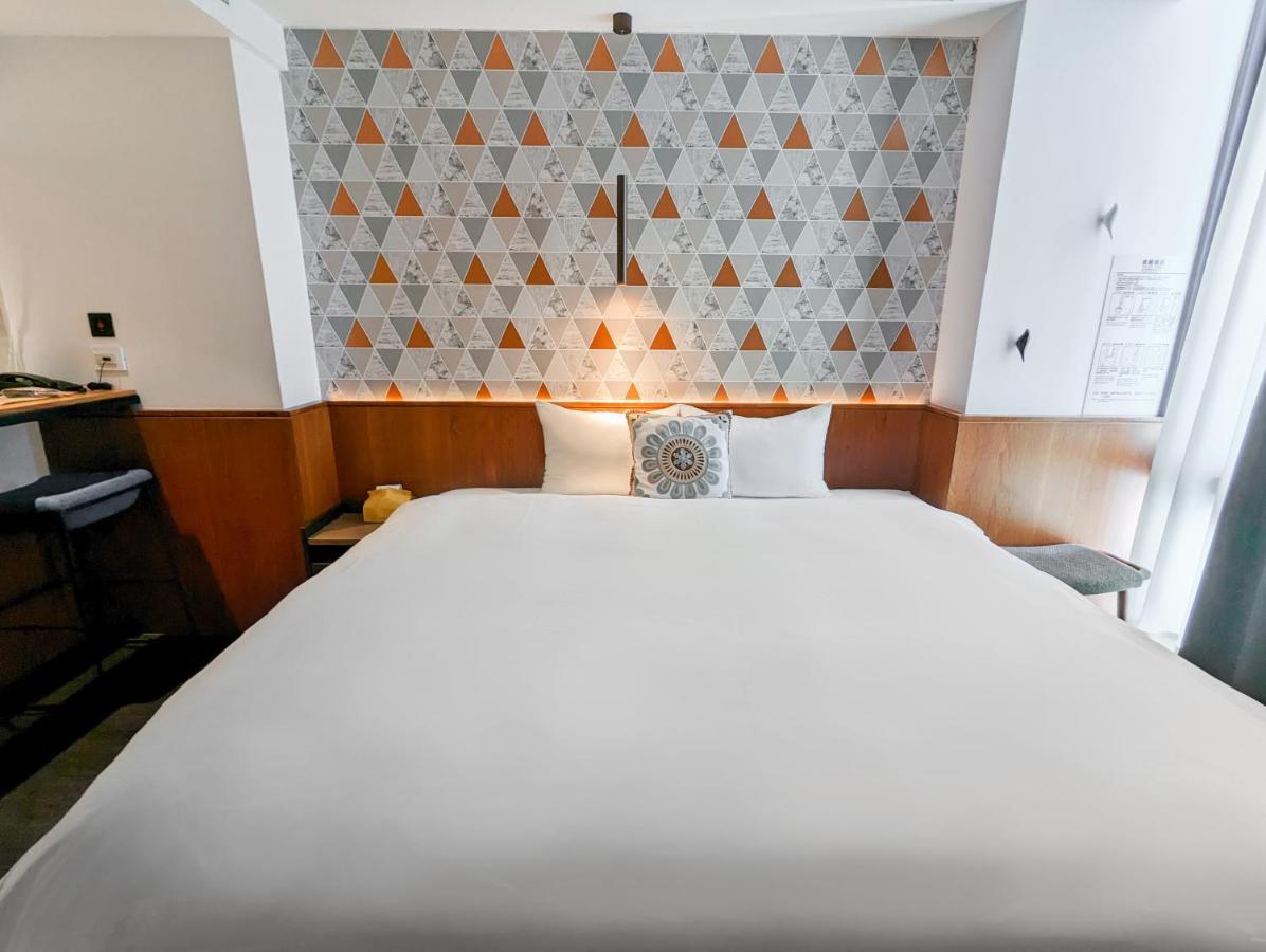 Check Inn Taichung Zhongshan Exterior photo