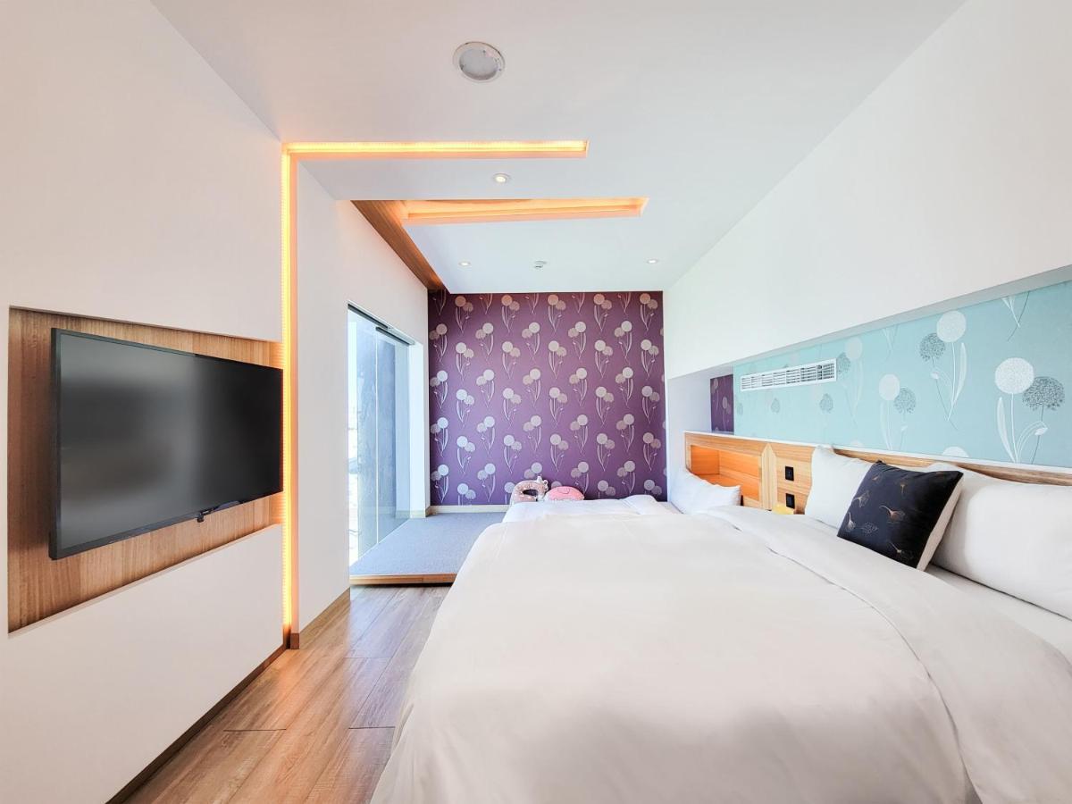Check Inn Taichung Zhongshan Exterior photo